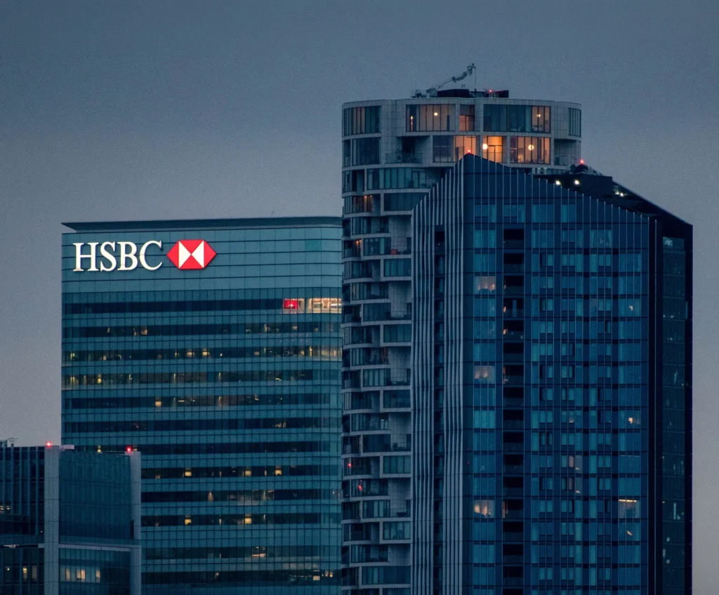 Global Banking Leader Streamlined Contract Management